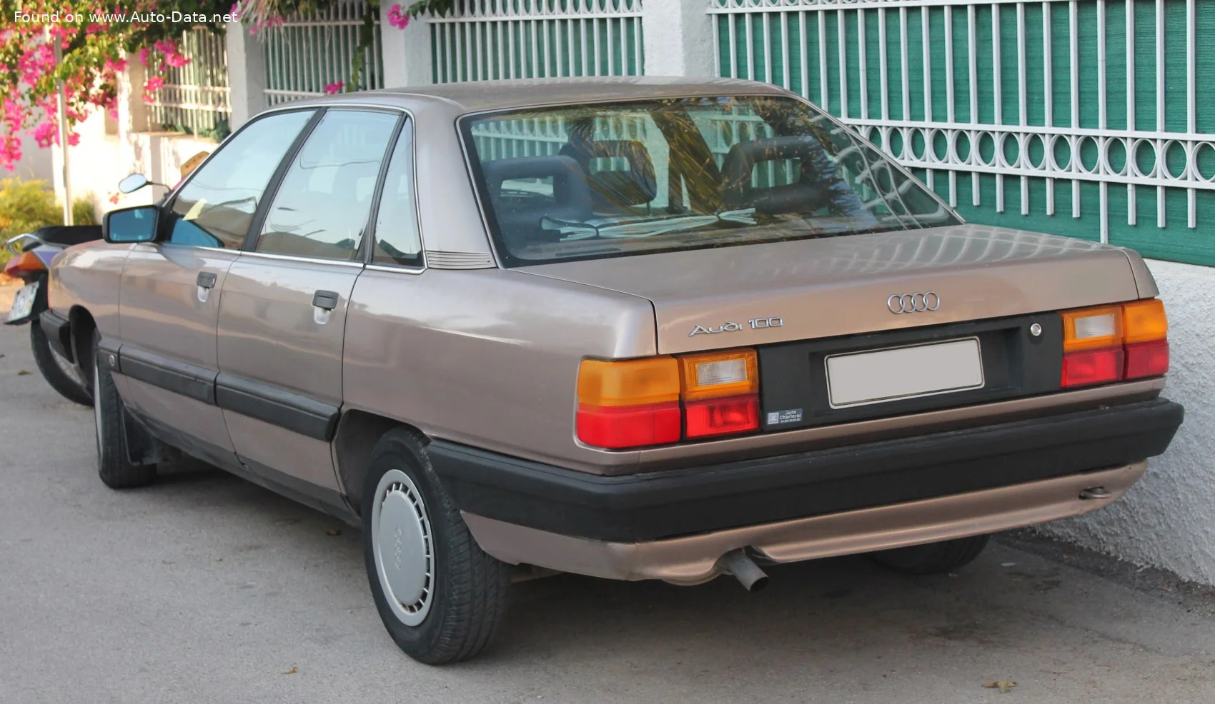 Audi 100 1.8 (75 Hp)1982 - 1987 thumbnail 3