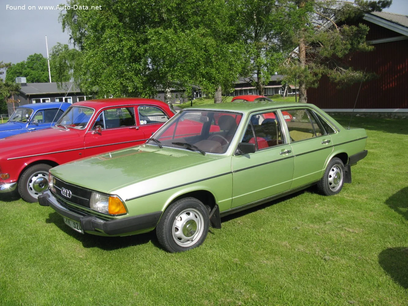 Audi 100 1.6 L (85 Hp)1976 - 1979 thumbnail 2