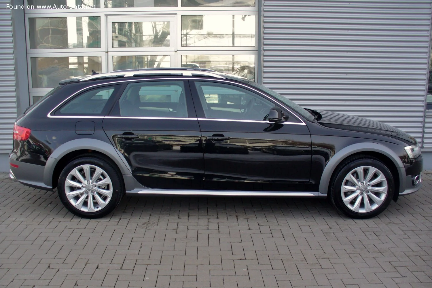 Audi A4 2.0 TDI (136 Hp) quattro2011 - 2015 thumbnail 2