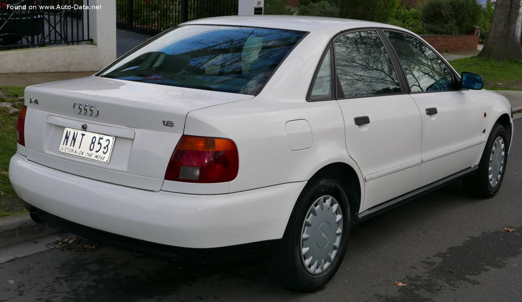 Audi A4 1.6i (101 Hp)1994 - 1999 thumbnail 2