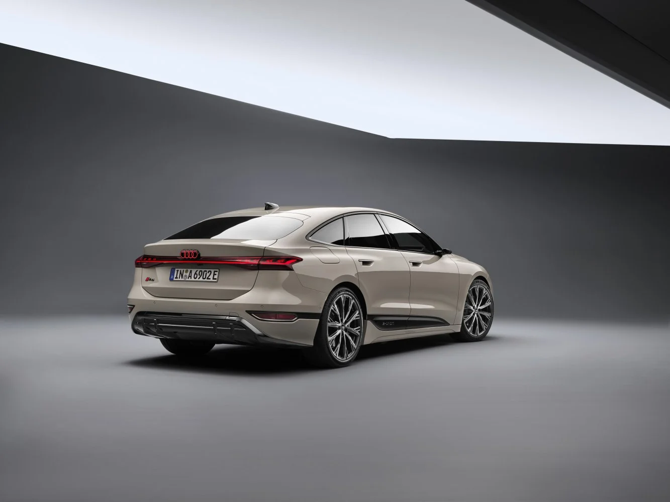 Audi A6 e-tron 100 kWh (462 Hp) quattro2024 - thumbnail 17