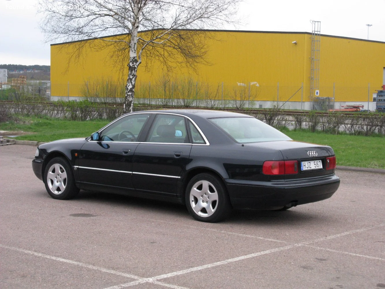 Audi A8 2.5 TDI V6 (150 Hp)1997 - 1998 thumbnail 3