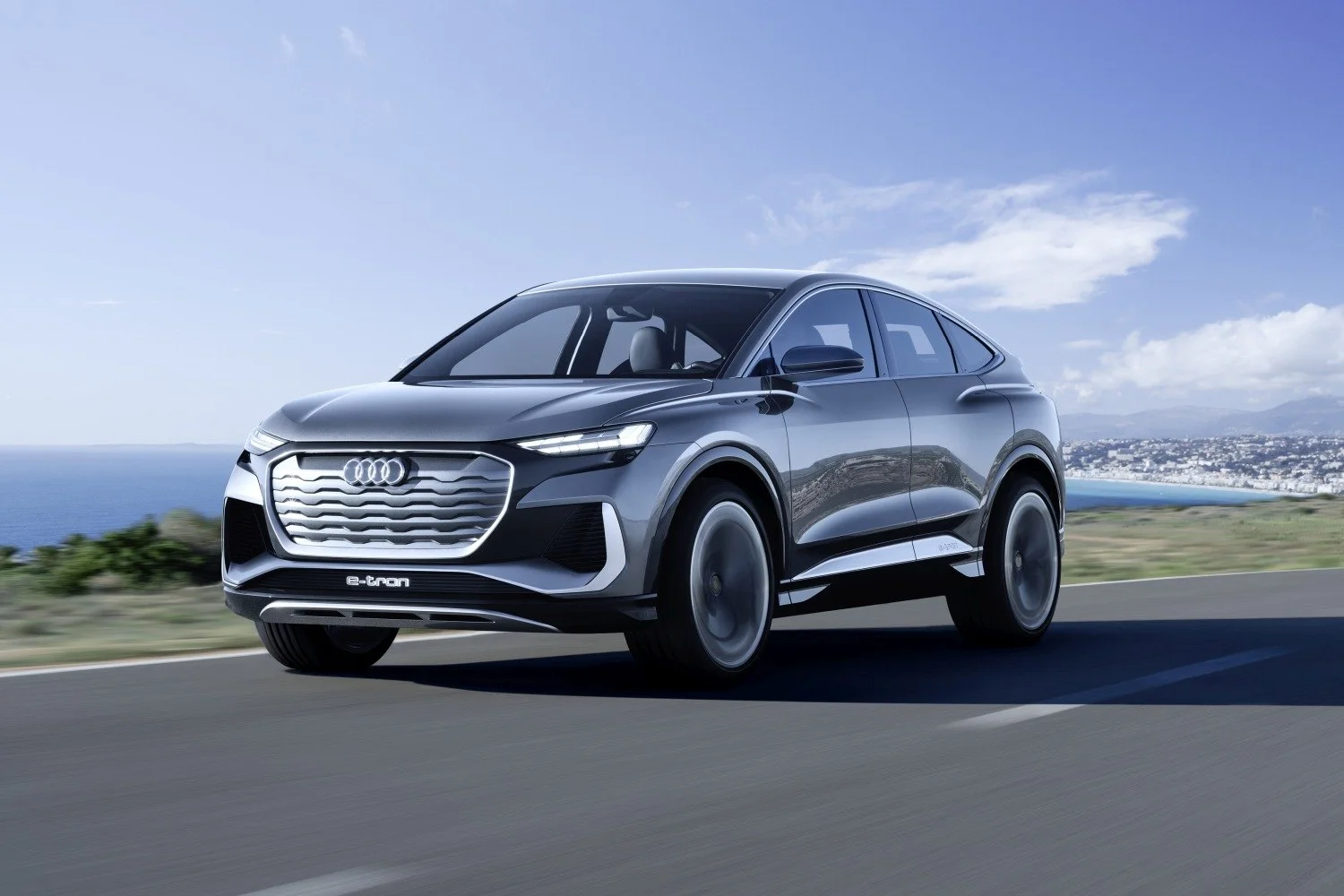 Audi Q4 e-tron Audi Q4 Sportback e-tron concept thumbnail 2