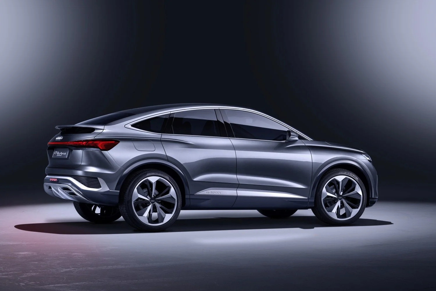 Audi Q4 e-tron Audi Q4 Sportback e-tron concept thumbnail 11