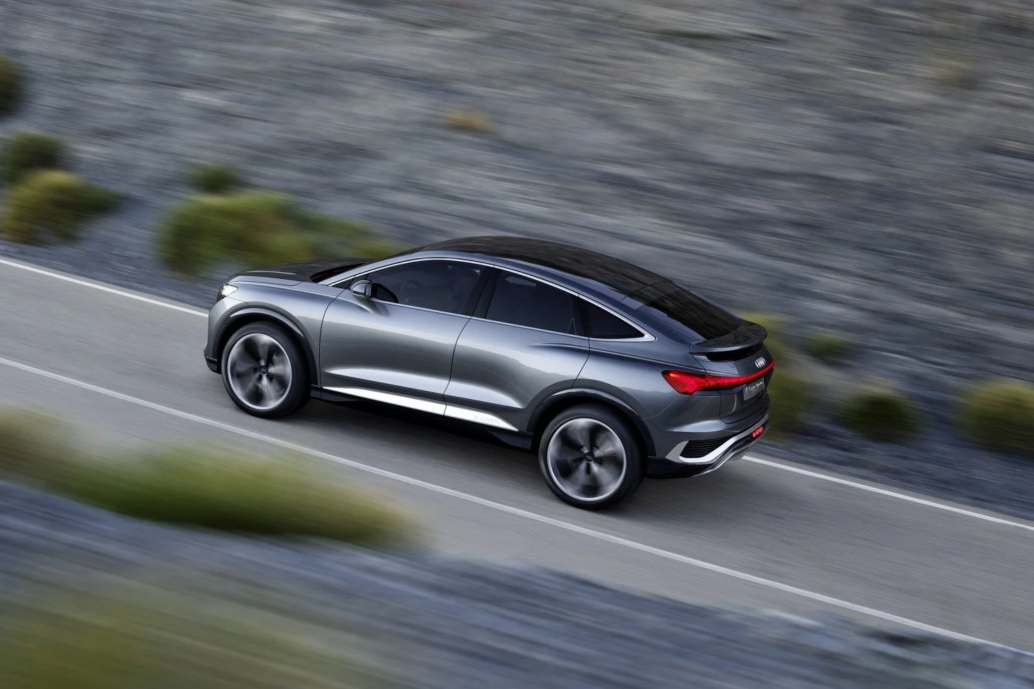 Audi Q4 e-tron Audi Q4 Sportback e-tron concept thumbnail 4