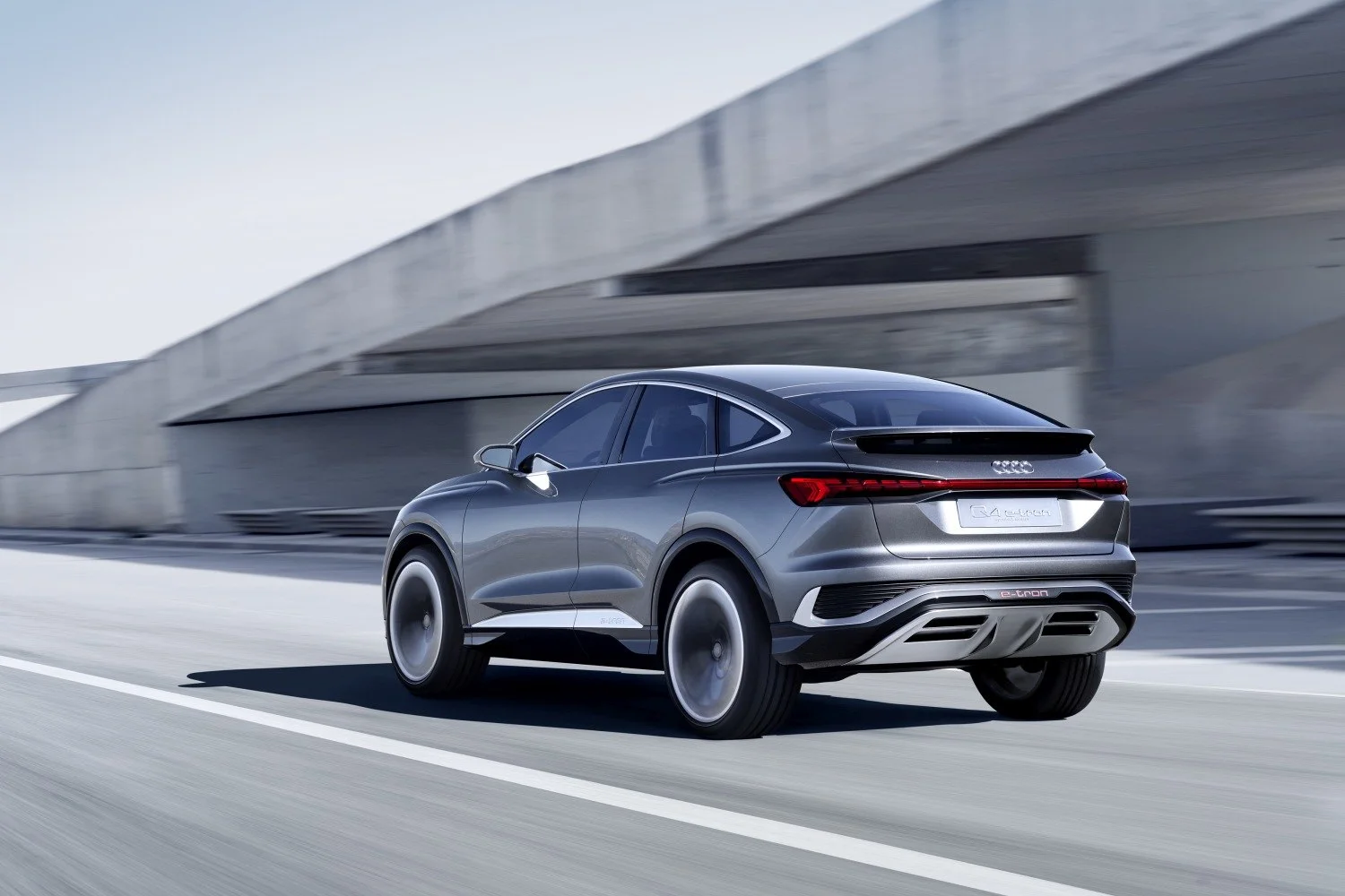 Audi Q4 e-tron Audi Q4 Sportback e-tron concept thumbnail 5