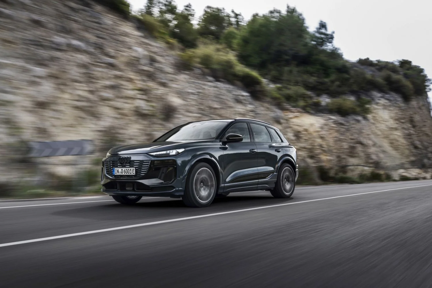 Audi Q6 e-tron 100 kWh (388 Hp) quattro2024 - thumbnail 4