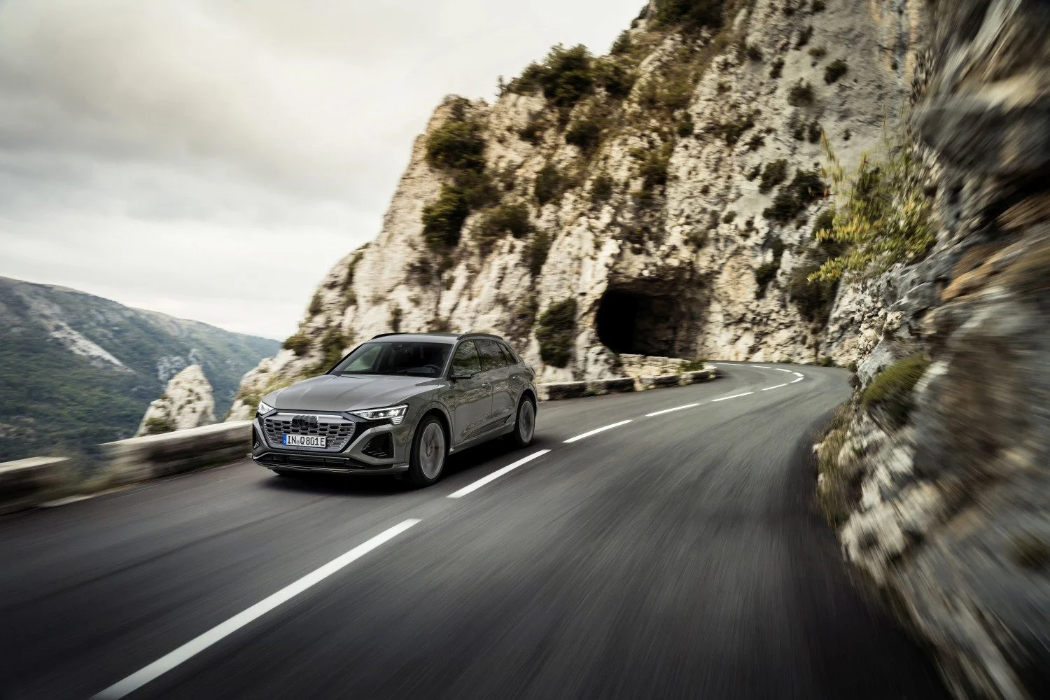 Audi Q8 e-tron 50 95 kWh (340 Hp) quattro2022 - thumbnail 2