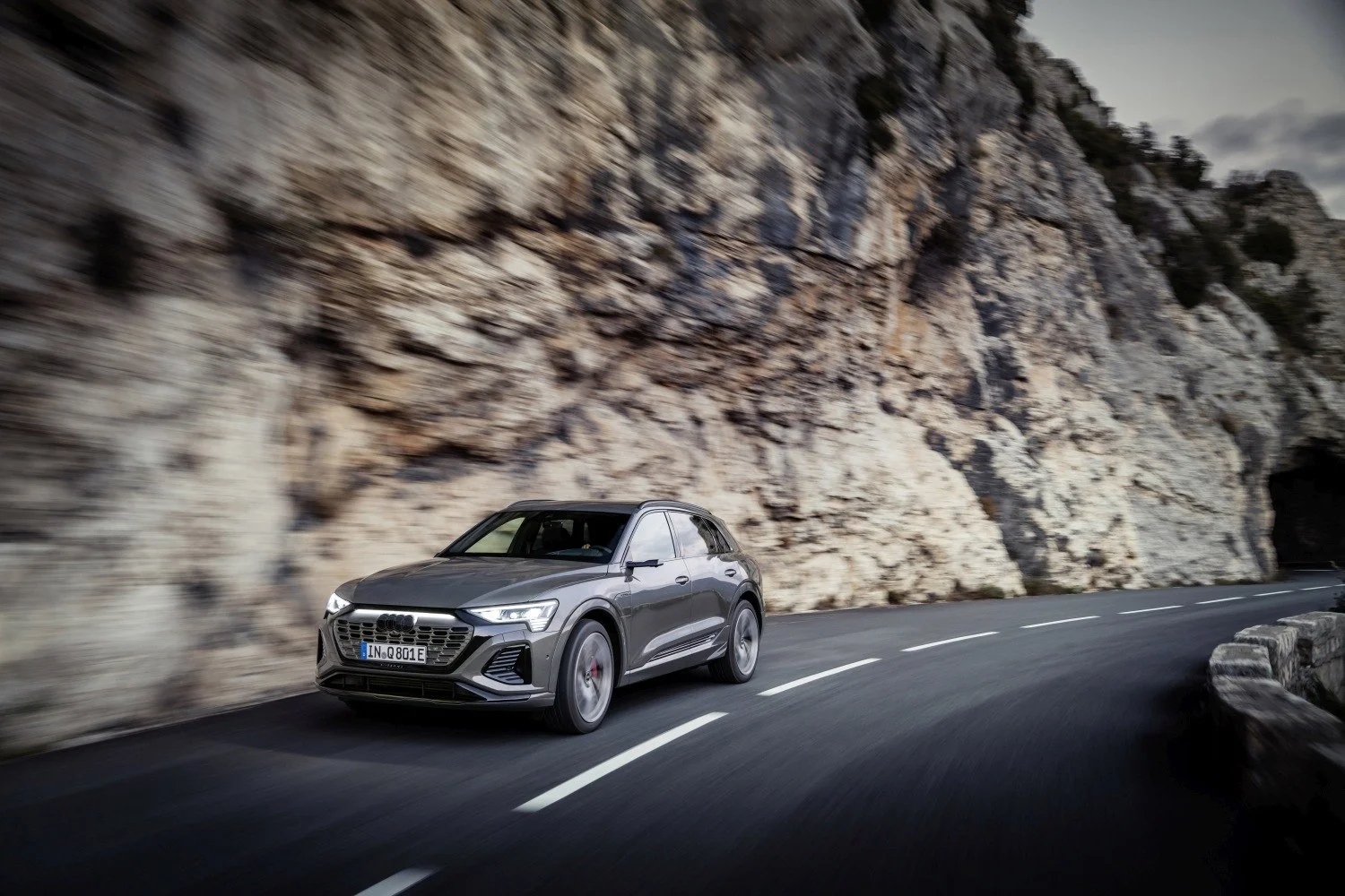 Audi Q8 e-tron 50 95 kWh (340 Hp) quattro2022 - thumbnail 12