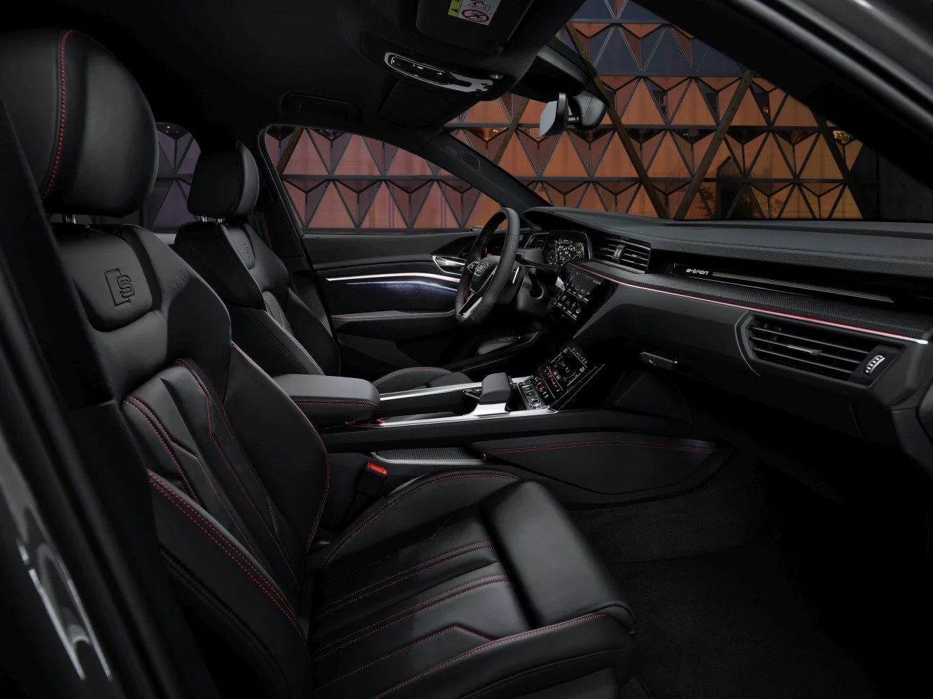 Audi Q8 e-tron 50 95 kWh (340 Hp) quattro2022 - thumbnail 15