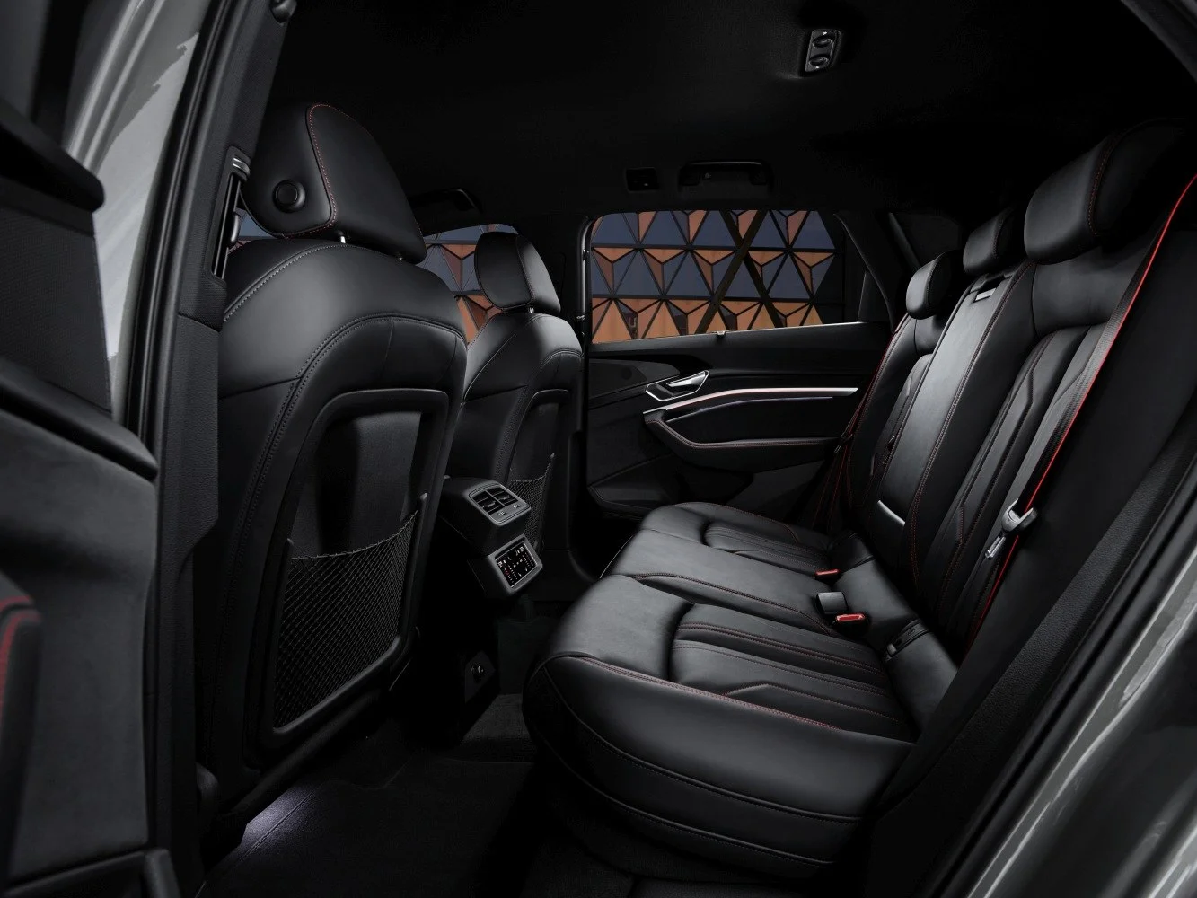 Audi Q8 e-tron 50 95 kWh (340 Hp) quattro2022 - thumbnail 17