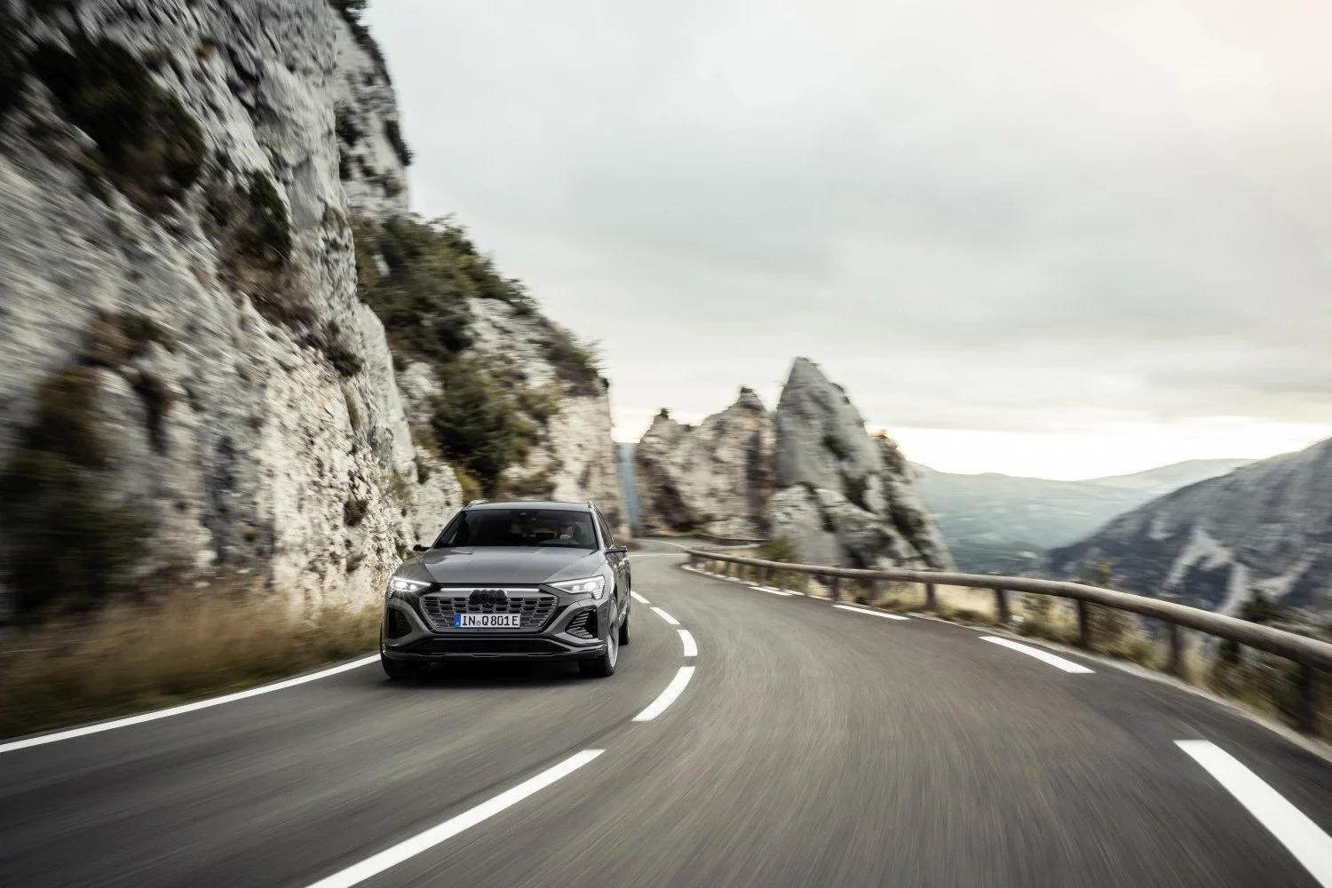 Audi Q8 e-tron 50 95 kWh (340 Hp) quattro2022 - thumbnail 4