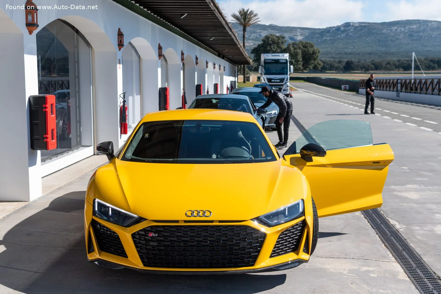 Audi R8 5.2 FSI V10 (540 Hp) RWD S tronic2020 - 2021 thumbnail 3