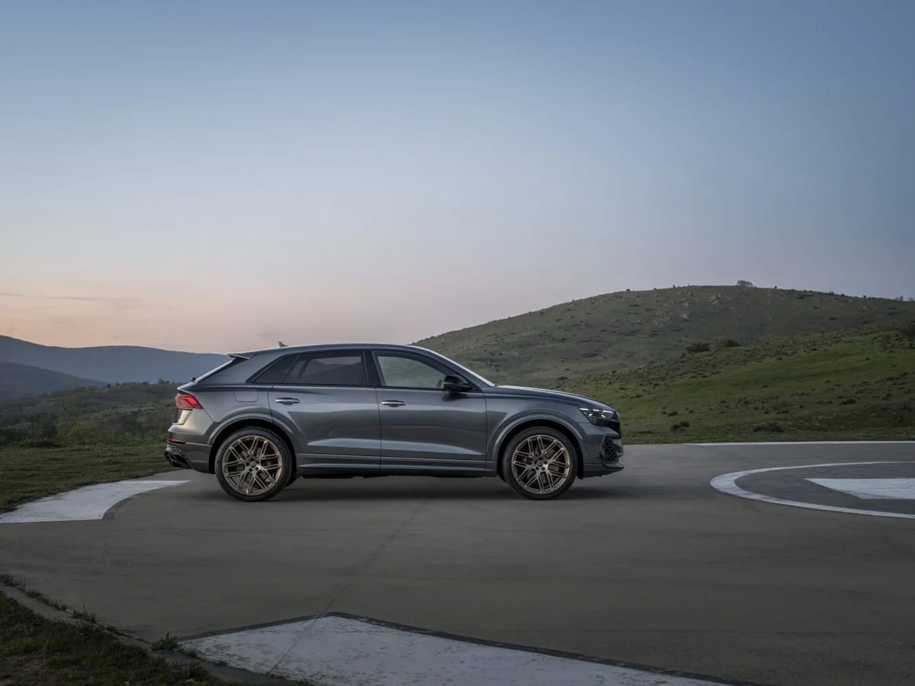 Audi RSQ8 4.0 TFSI V8 (600 Hp) Mild Hybrid quattro tiptronic2024 - thumbnail 3