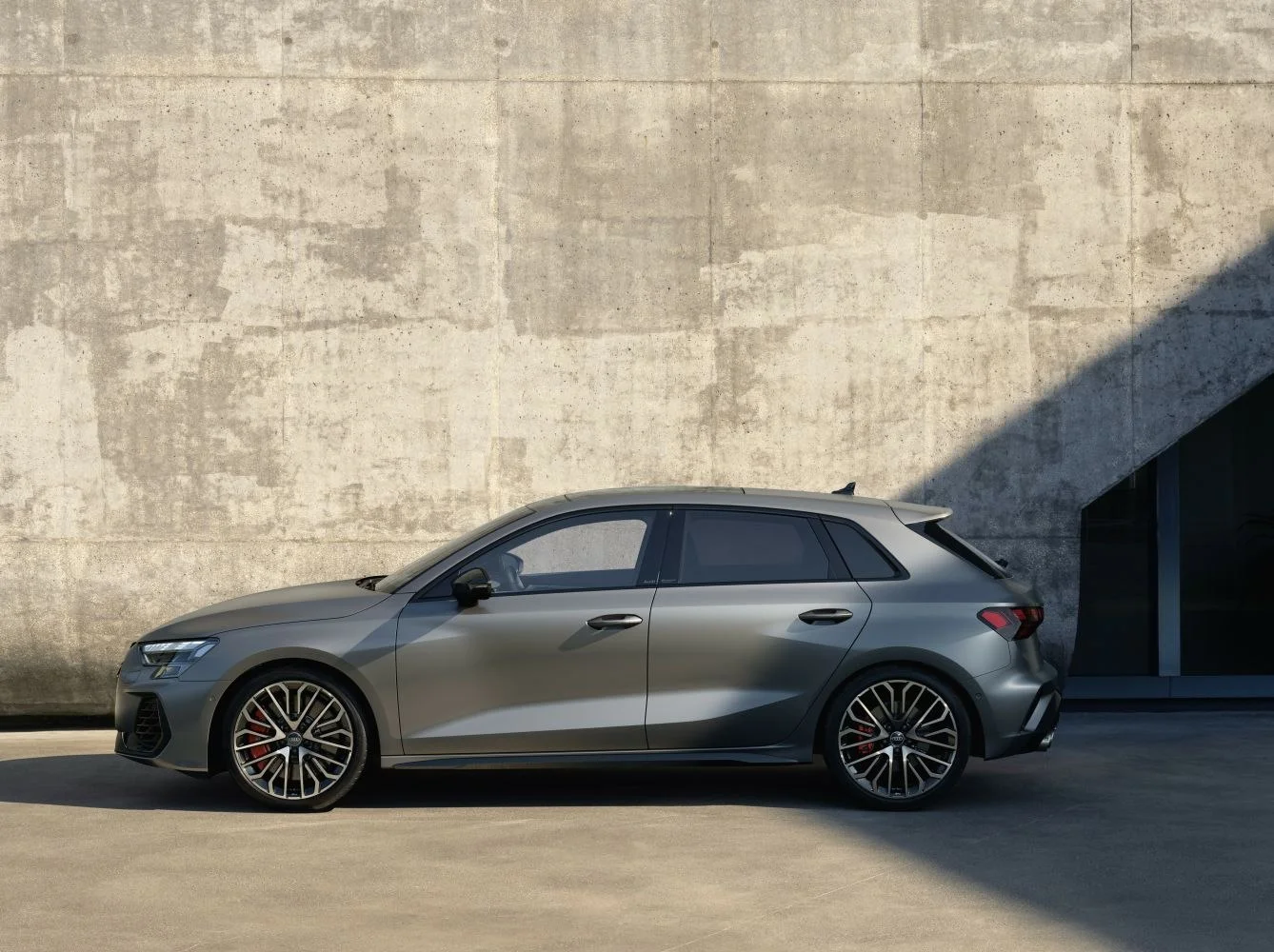 Audi S3 2.0 TFSI (333 Hp) quattro S tronic2024 - thumbnail 3