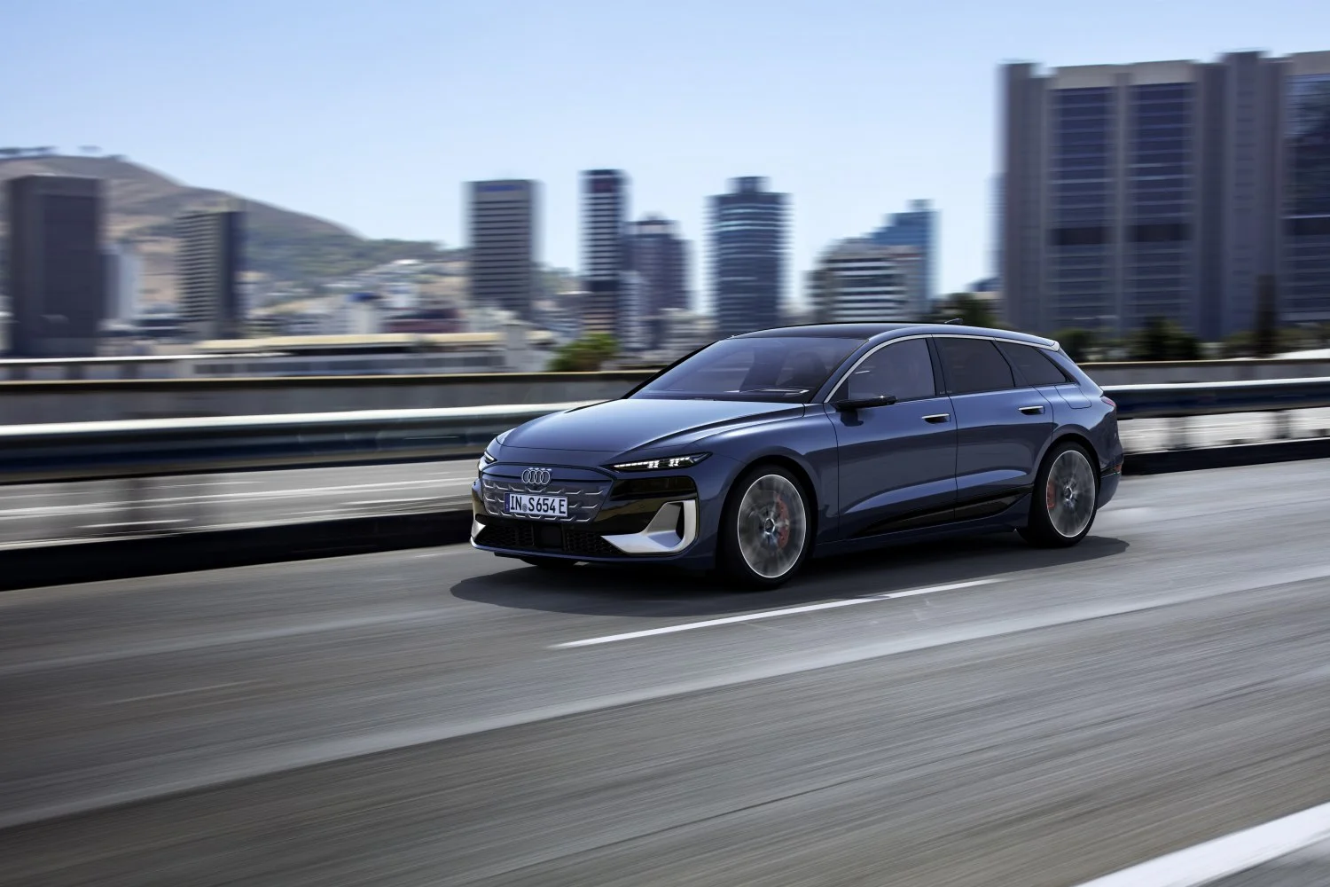 Audi S6 e-tron 100 kWh (551 Hp) quattro2024 - thumbnail 3