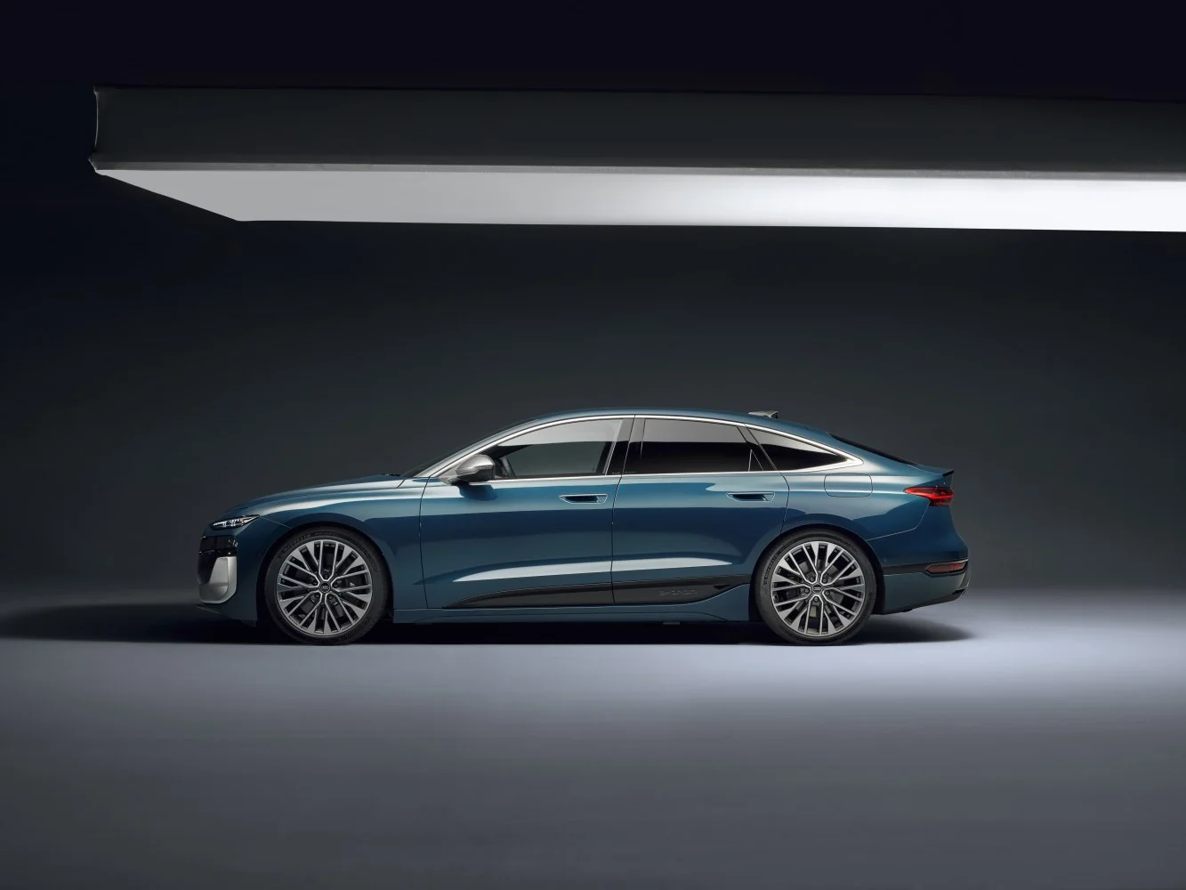 Audi S6 e-tron 100 kWh (551 Hp) quattro2024 - thumbnail 15