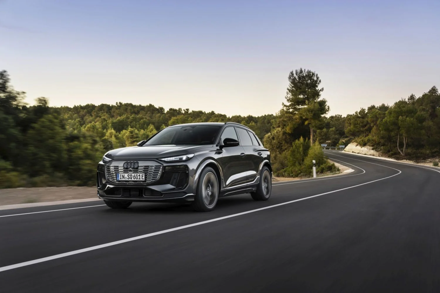 Audi SQ6 e-tron 100 kWh (517 Hp) quattro2024 - thumbnail 3