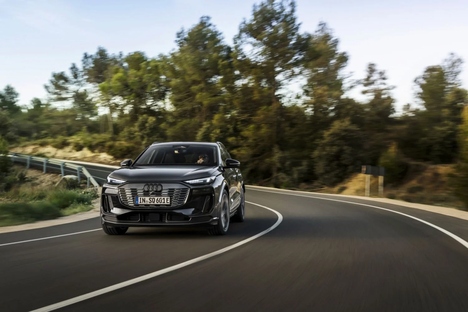 Audi SQ6 e-tron 100 kWh (517 Hp) quattro2024 - thumbnail 6