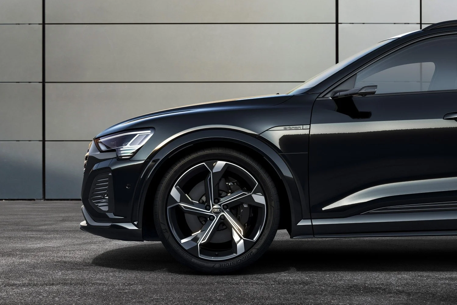 Audi SQ8 e-tron 114 kWh (503 Hp) quattro2022 - thumbnail 16