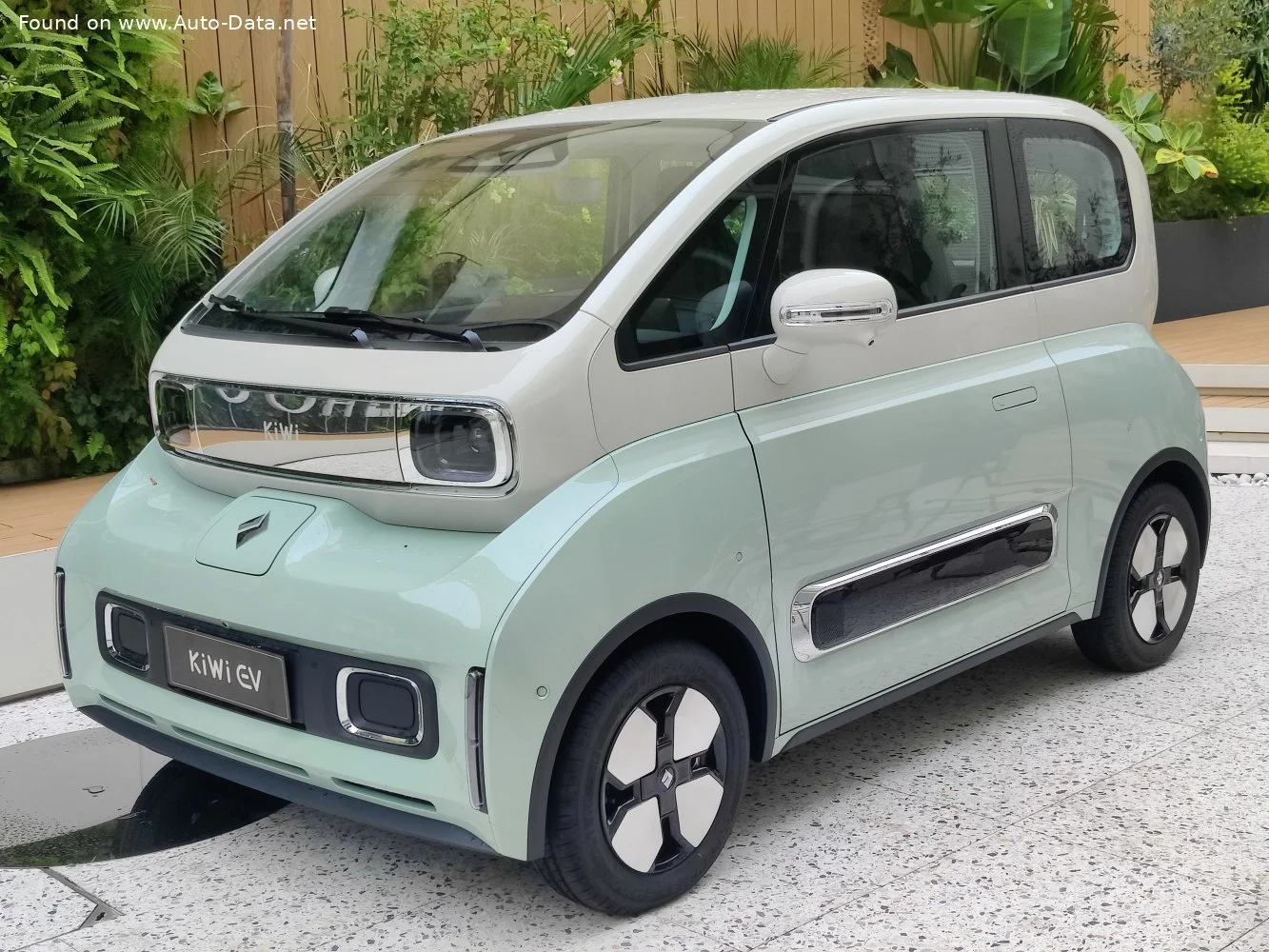 Baojun E300/KiWi EV 31.7 kWh (54 Hp) Electric2021 - thumbnail 2