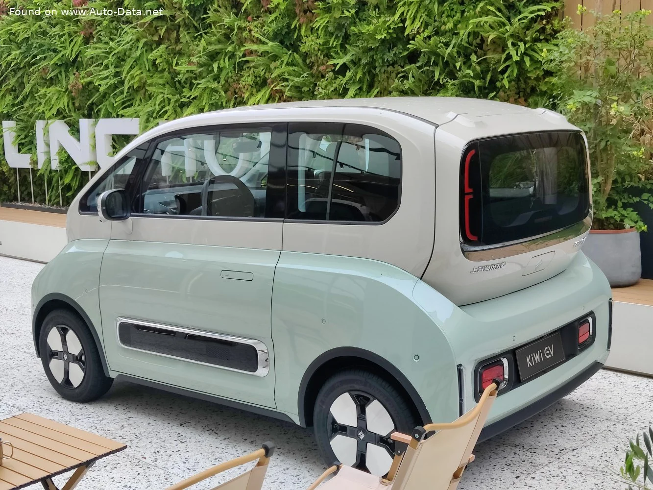 Baojun E300/KiWi EV 31.7 kWh (54 Hp) Electric2021 - thumbnail 3