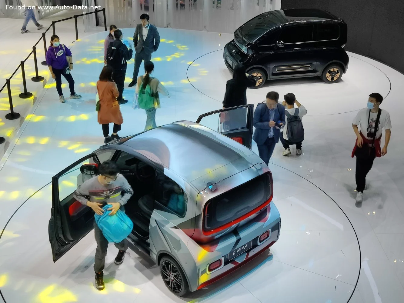 Baojun E300/KiWi EV 31.7 kWh (54 Hp) Electric2021 - thumbnail 4