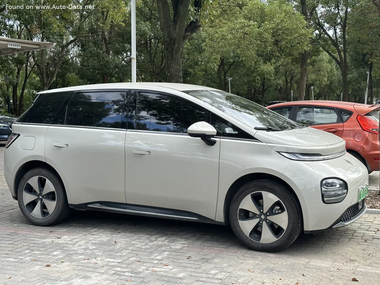 Baojun Yunduo modeli