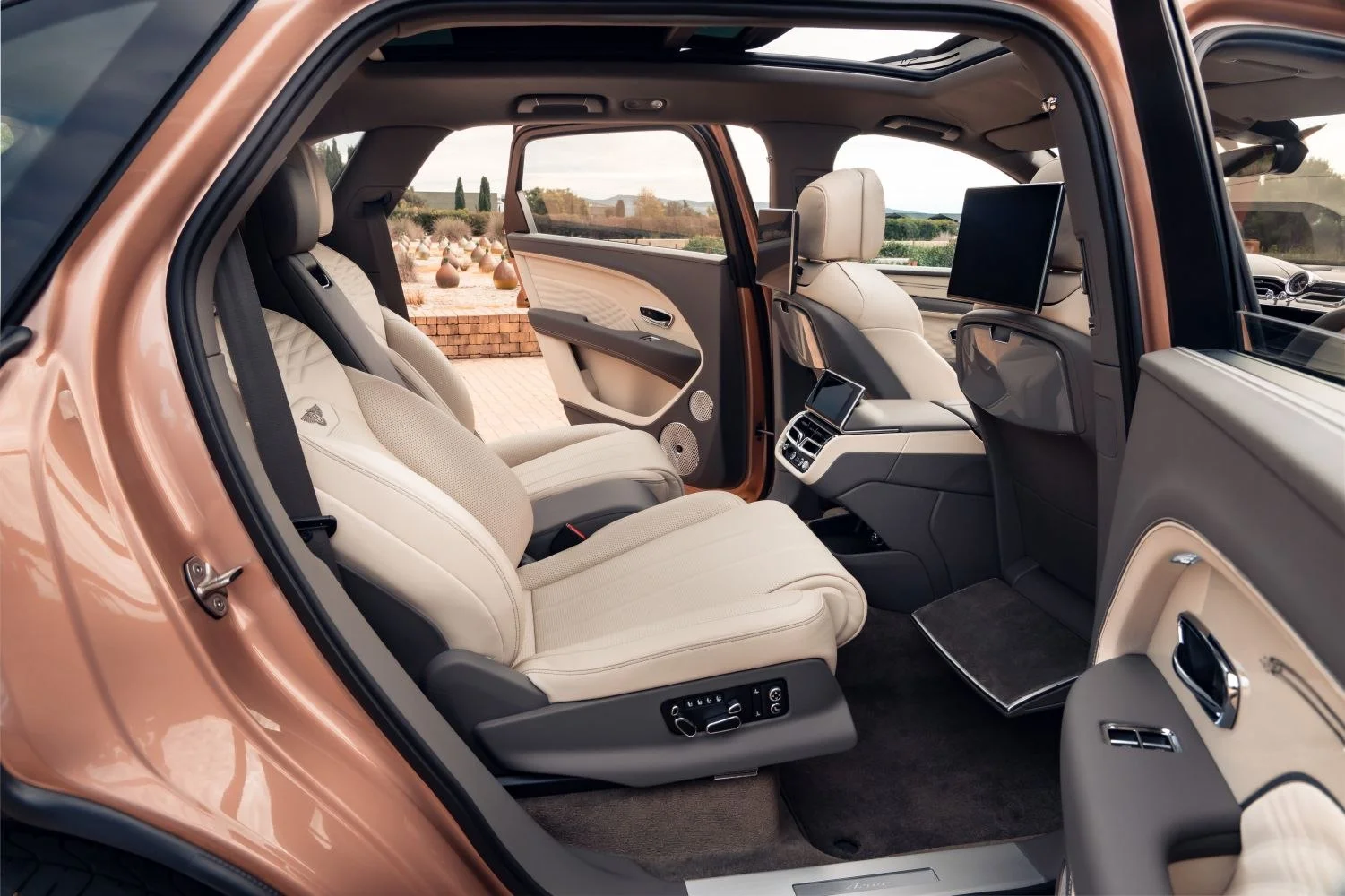 Bentley Bentayga 4.0 V8 (550 Hp) 4WD Automatic2022 - thumbnail 8