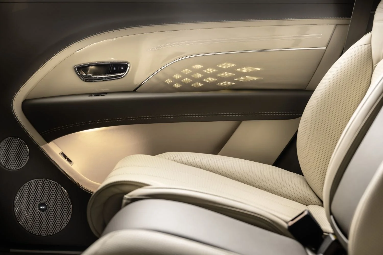 Bentley Bentayga 4.0 V8 (550 Hp) 4WD Automatic2022 - thumbnail 9