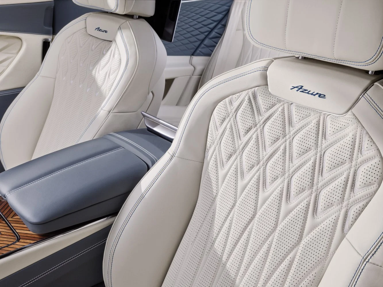 Bentley Flying Spur 4.0 V8 TFSi (680 Hp) High Performance Hybrid AWD DCT2025 - thumbnail 4