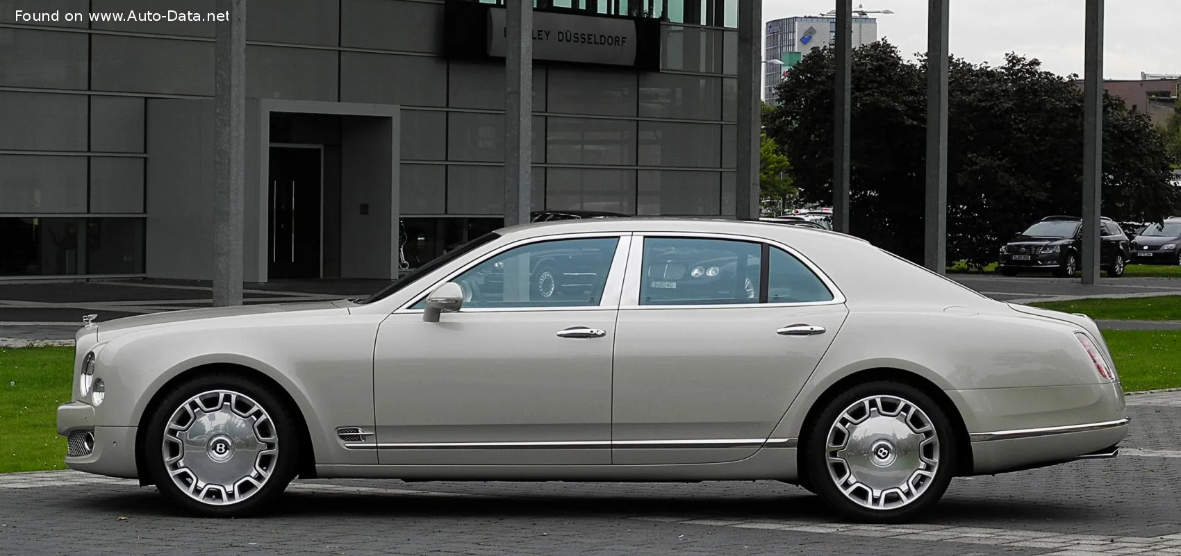 Bentley Mulsanne 6.75 V8 (512 Hp) Automatic2010 - 2016 thumbnail 4