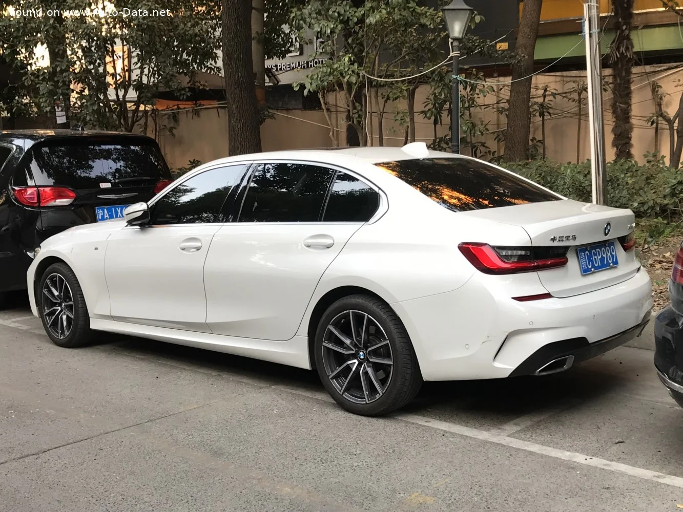 BMW 3 Series 325Li (184 Hp) Steptronic2019 - 2022 thumbnail 2