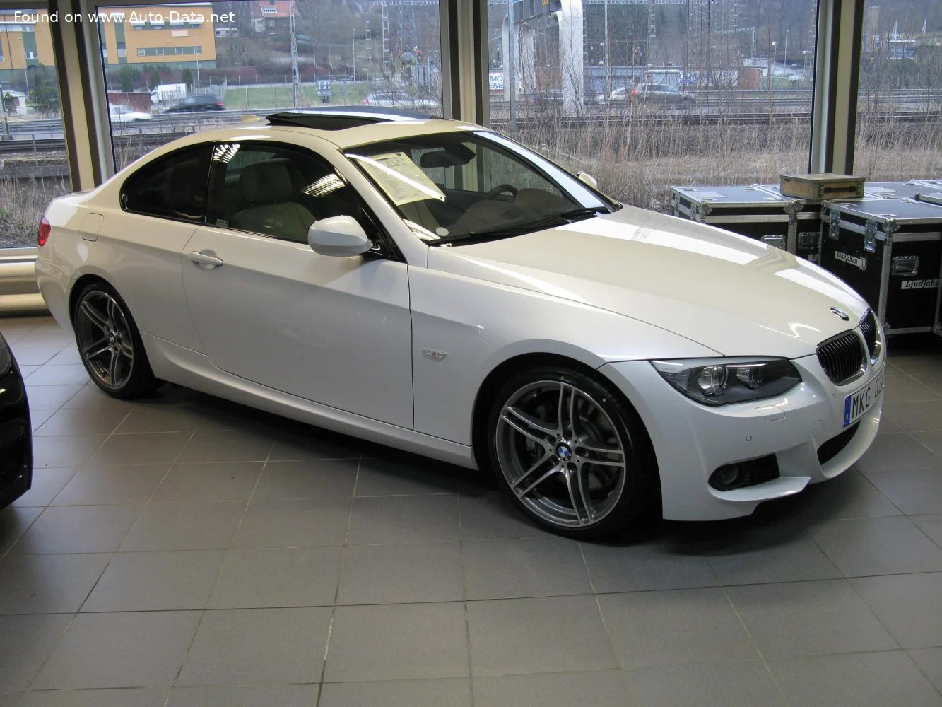 BMW 3 Series 318i (143 Hp)2010 - 2013 thumbnail 2