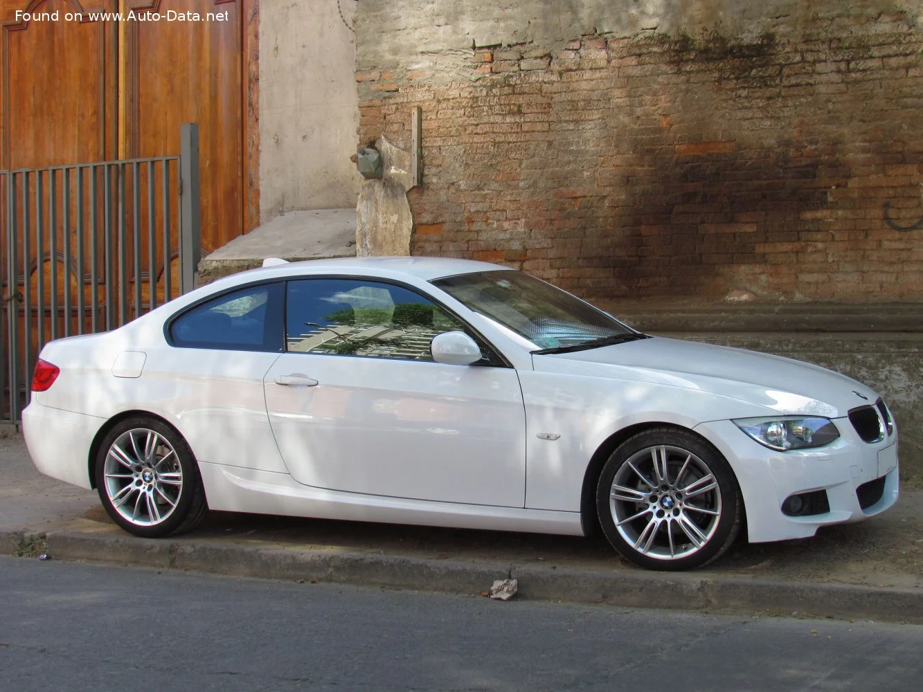 BMW 3 Series 318i (143 Hp)2010 - 2013 thumbnail 4