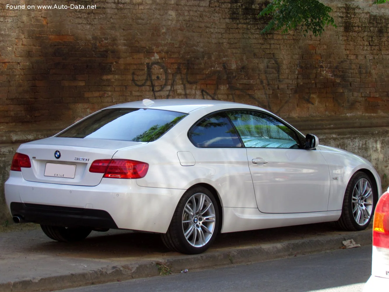 BMW 3 Series 318i (143 Hp)2010 - 2013 thumbnail 5