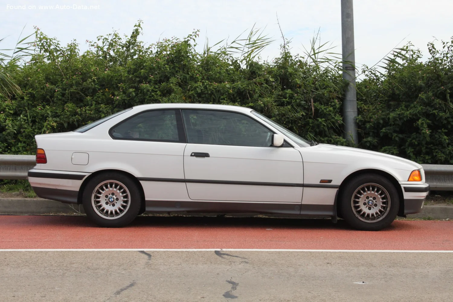 BMW 3 Series 316i (102 Hp)1993 - 1999 thumbnail 2