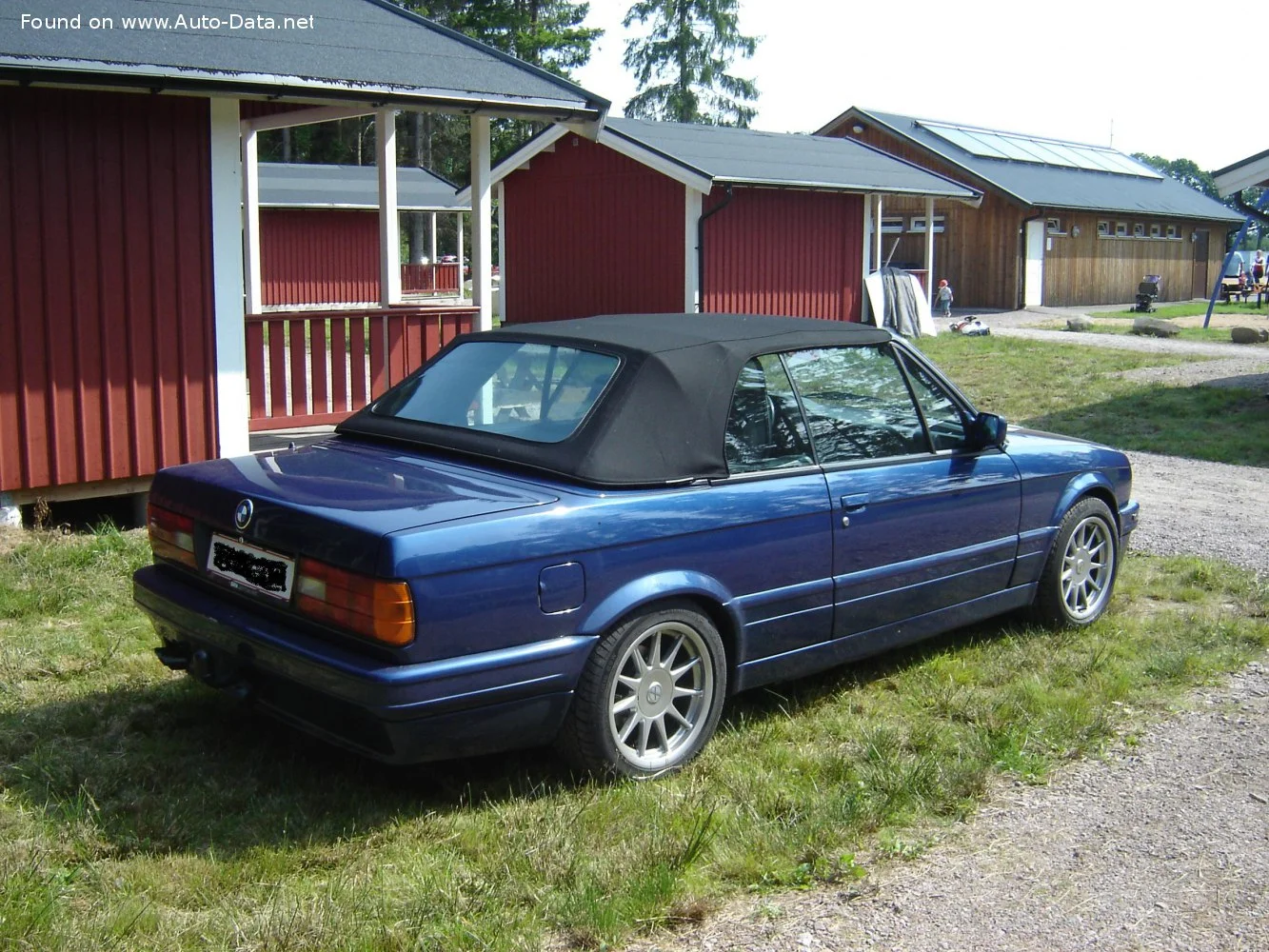 BMW 3 Series 318i (113 Hp)1990 - 1994 thumbnail 2