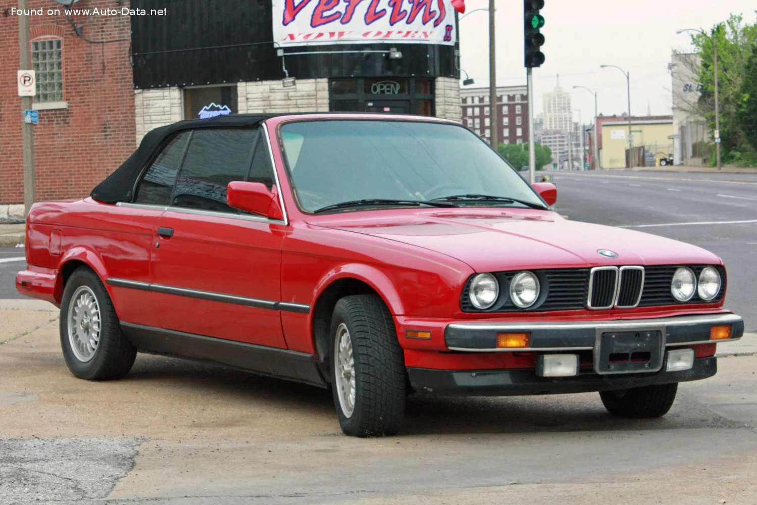 BMW 3 Series 320i (129 Hp)1985 - 1986 thumbnail 2