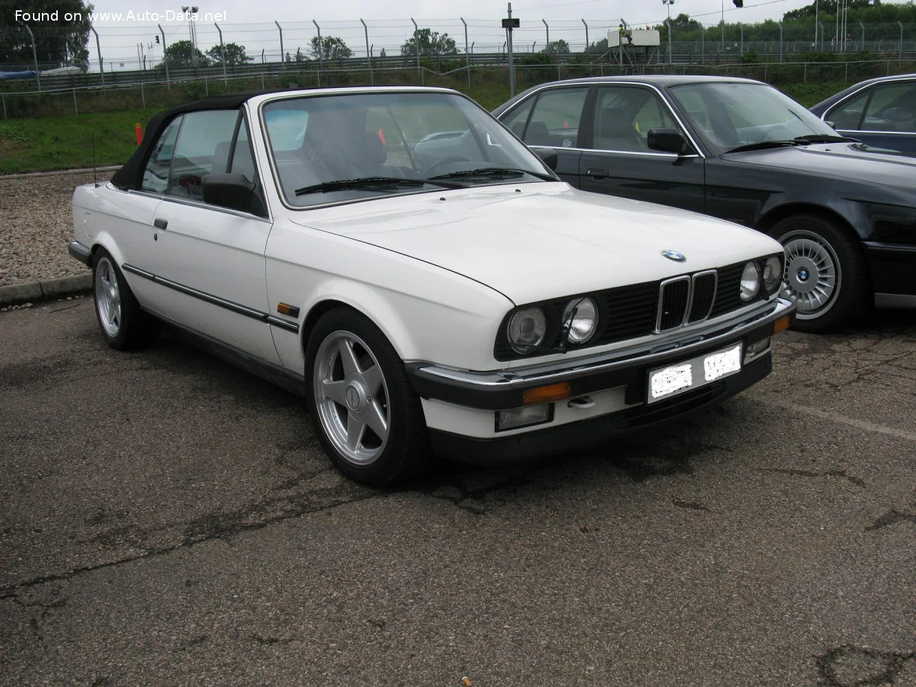 BMW 3 Series 320i (129 Hp)1985 - 1986 thumbnail 4