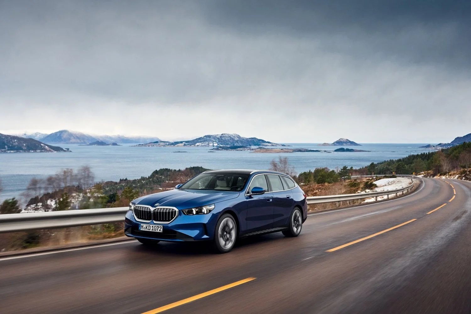 BMW 5 Series 520d (197 Hp) Mild Hybrid Steptronic2024 - thumbnail 2