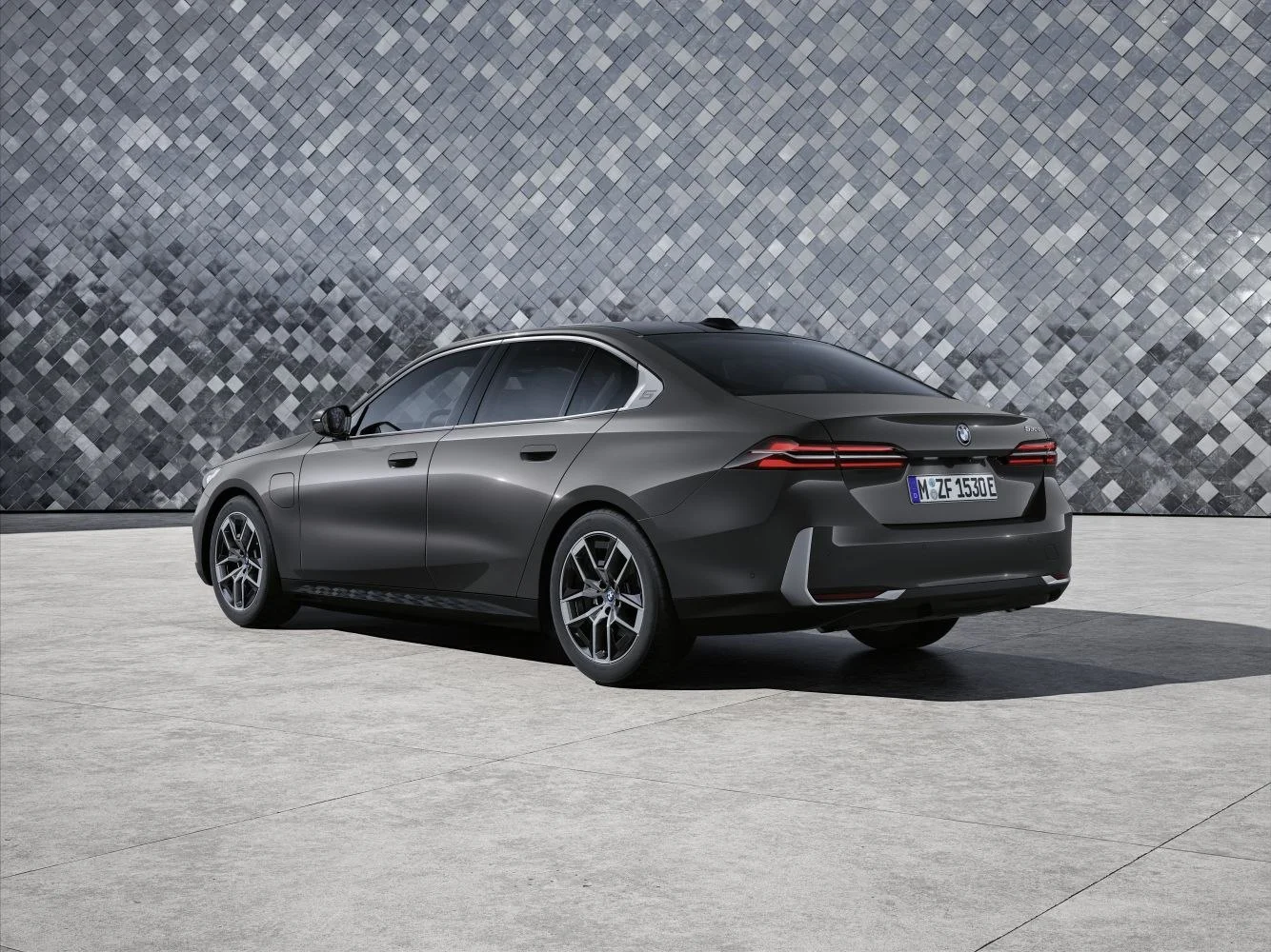 BMW 5 Series 520d (197 Hp) Mild Hybrid Steptronic2023 - thumbnail 2