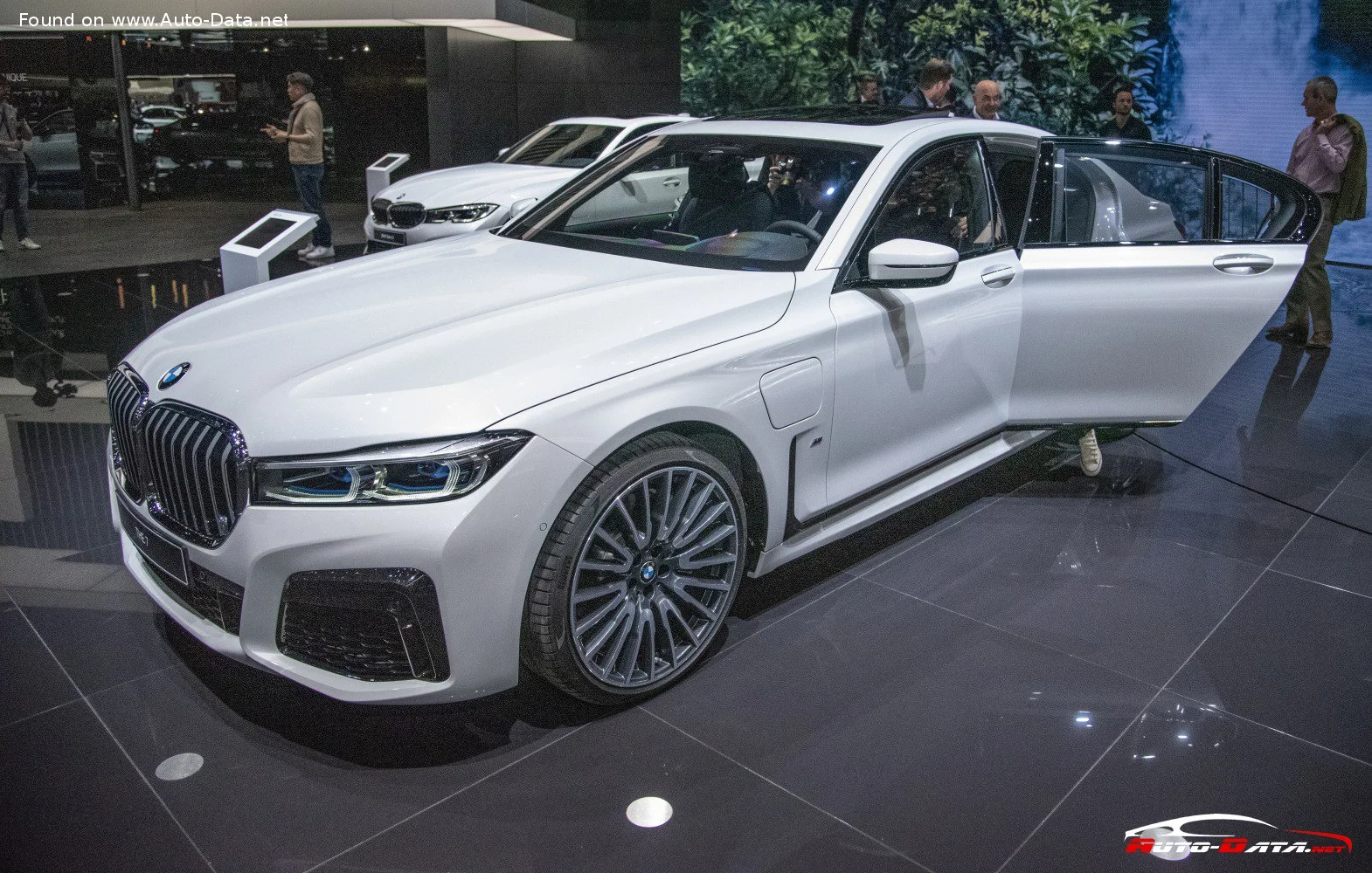 BMW 7 Series 730d (265 Hp) Steptronic2019 - 2020 thumbnail 5