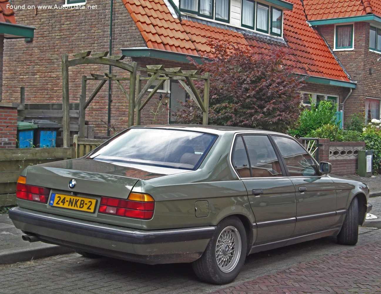 BMW 7 Series 730i (188 Hp) cat1986 - 1992 thumbnail 2