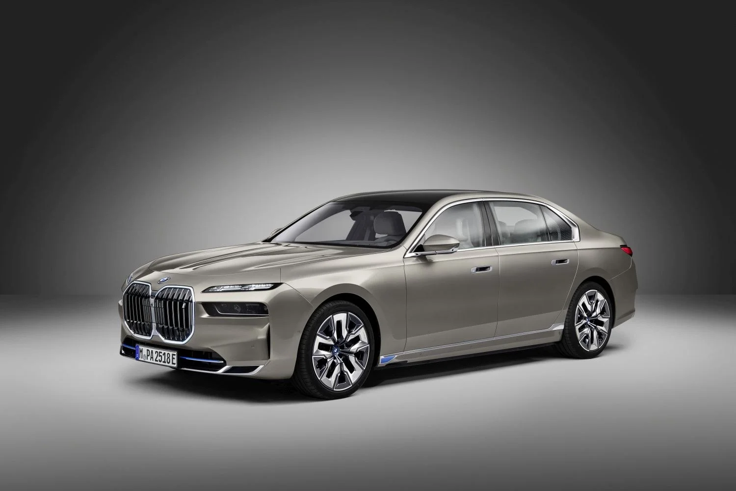 BMW i7 105.7 kWh (455 Hp) eDrive502023 - - 1