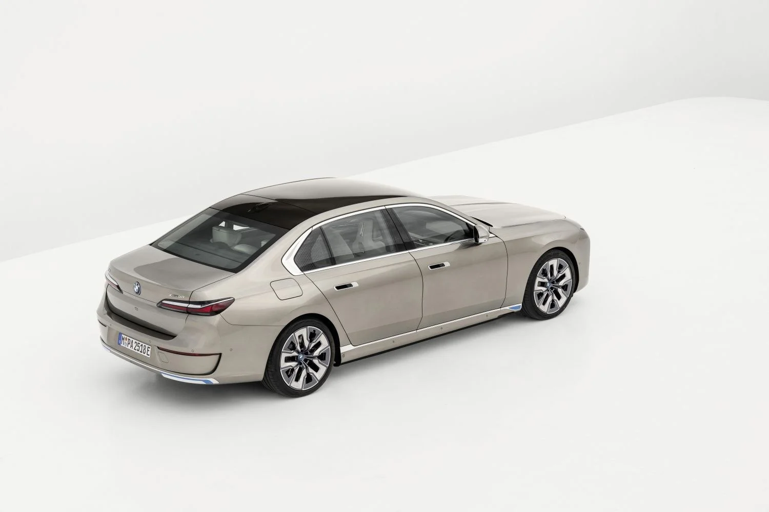 BMW i7 105.7 kWh (455 Hp) eDrive502023 - thumbnail 12