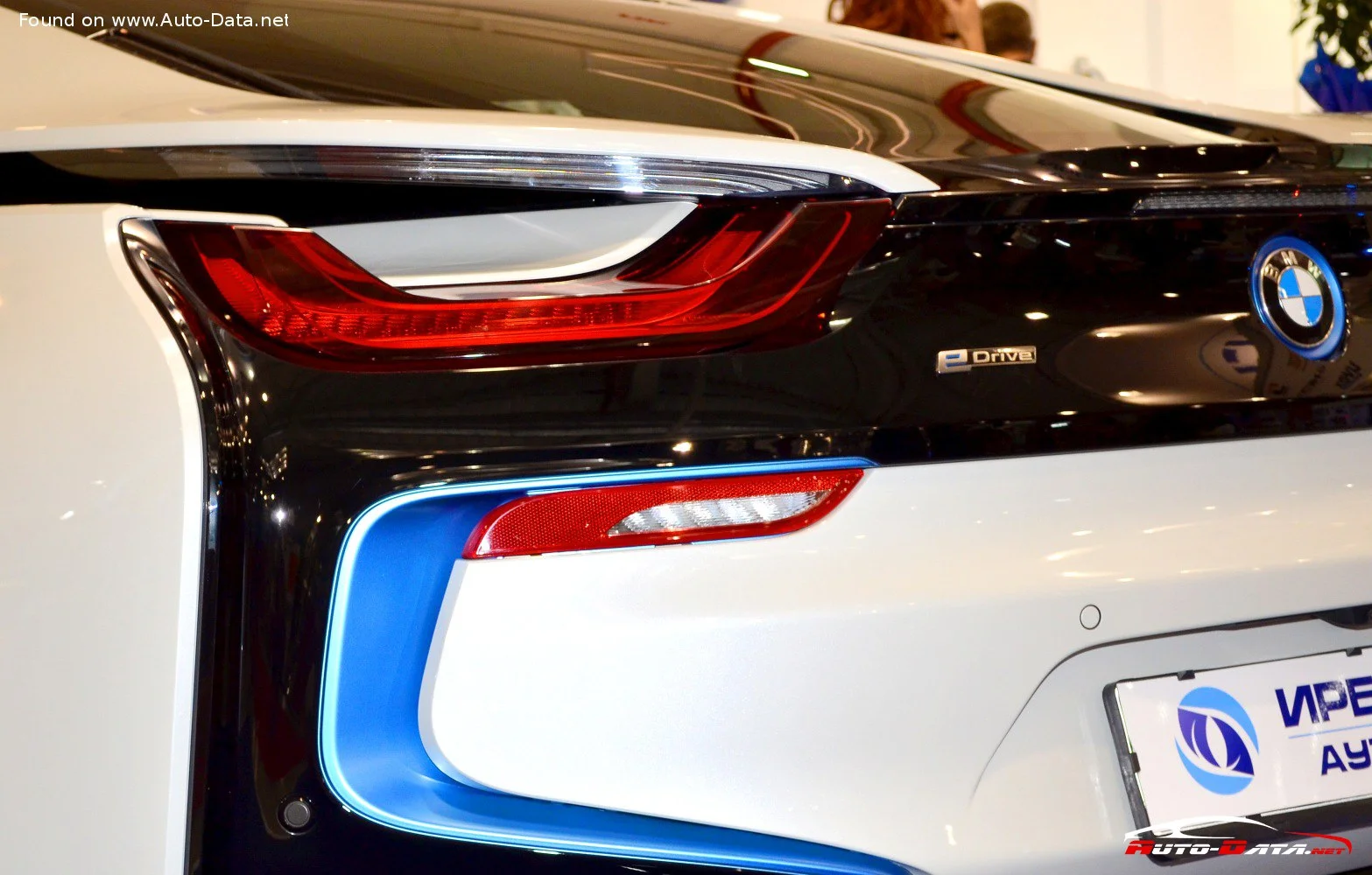 BMW i8 1.5/7.1 kWh (362 Hp) xDrive Automatic2013 - 2017 thumbnail 4