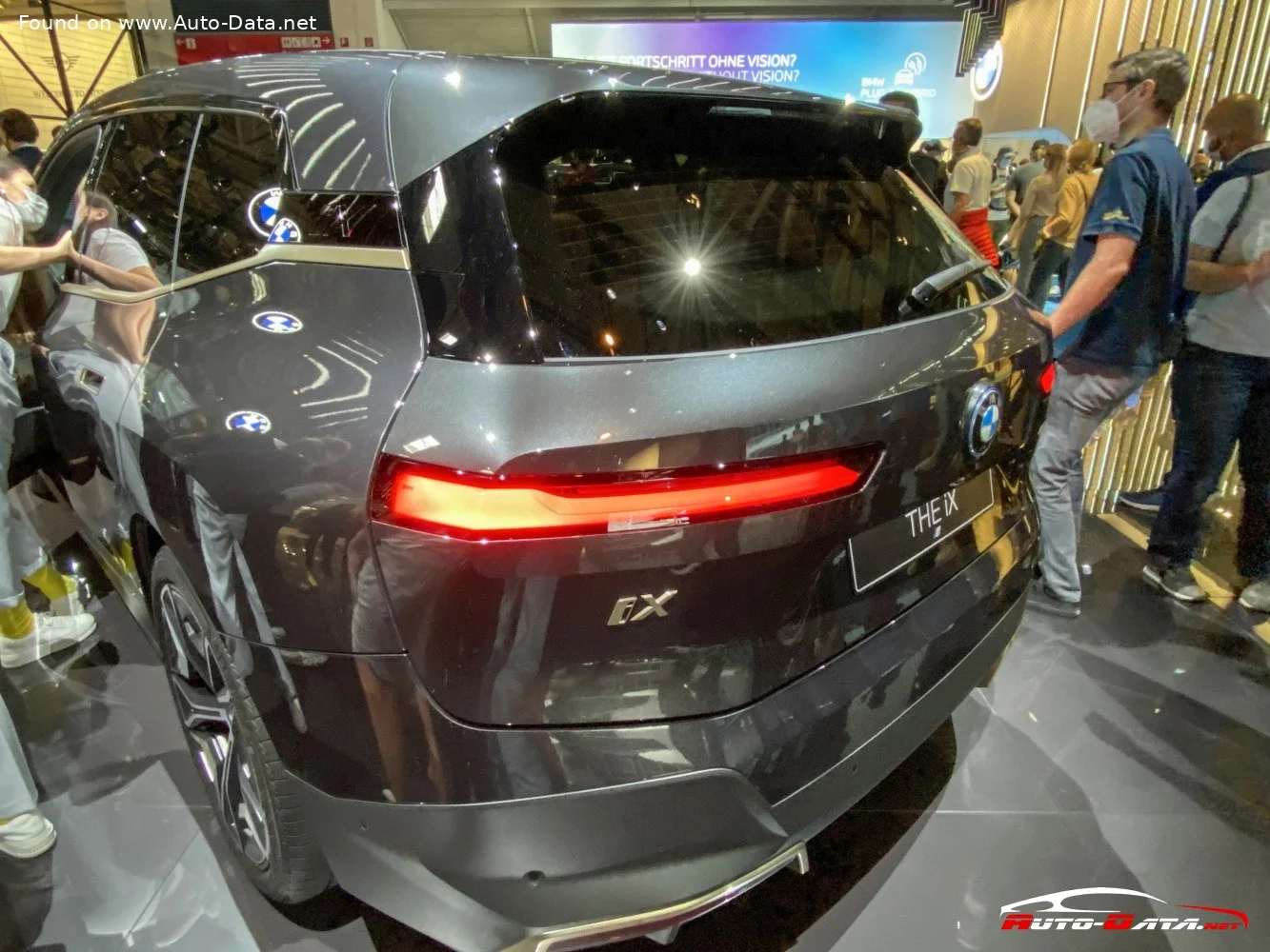 BMW iX 111.5 kWh (523 Hp) xDrive502021 - 2025 thumbnail 13