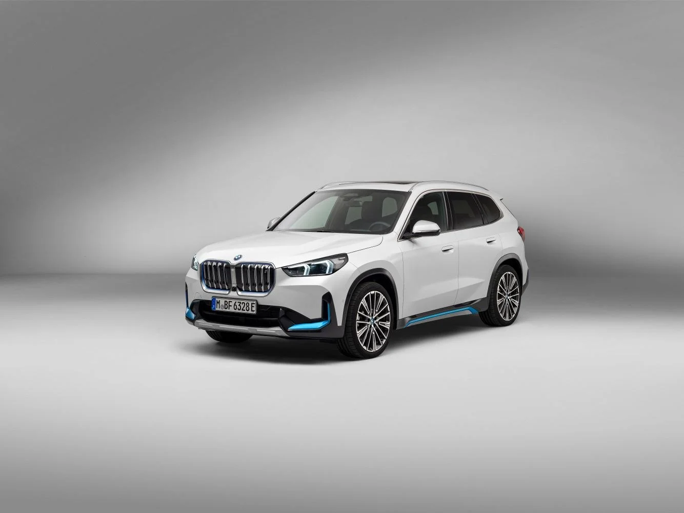 BMW iX1 66.5 kWh (204 Hp) eDrive202023 - - 1