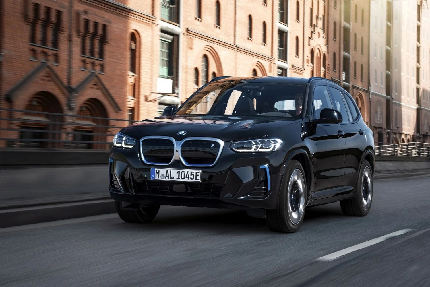 BMW iX3 80 kWh (286 Hp)2021 - - 1